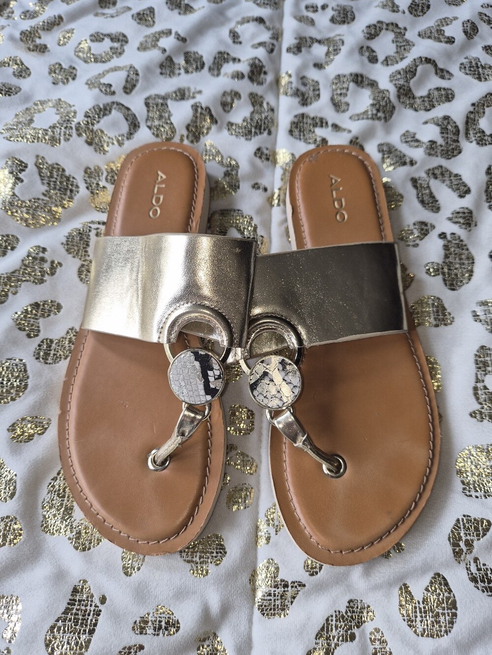 5 For $25✨️Aldo Womens Shoe Size 7 Metallic Gold Aldo Sandals Flats Flip Flops